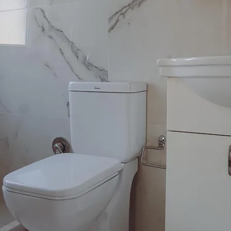 Luxury 3 * Tirana